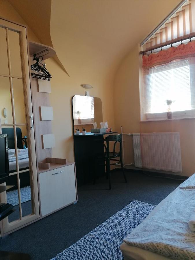 Bianco Appartement Sopron Buitenkant foto